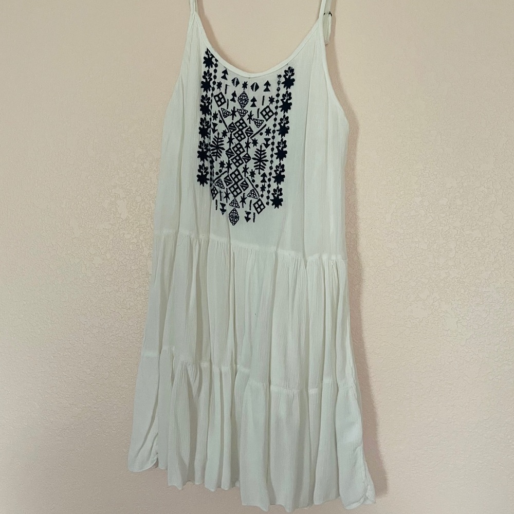 Beach Dress 🏝 4 for $30 White & Navy Embroidery